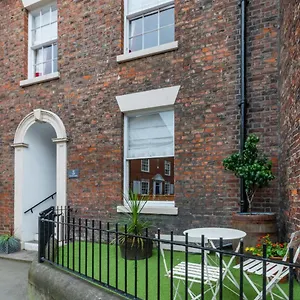 Endeavour House Holiday home